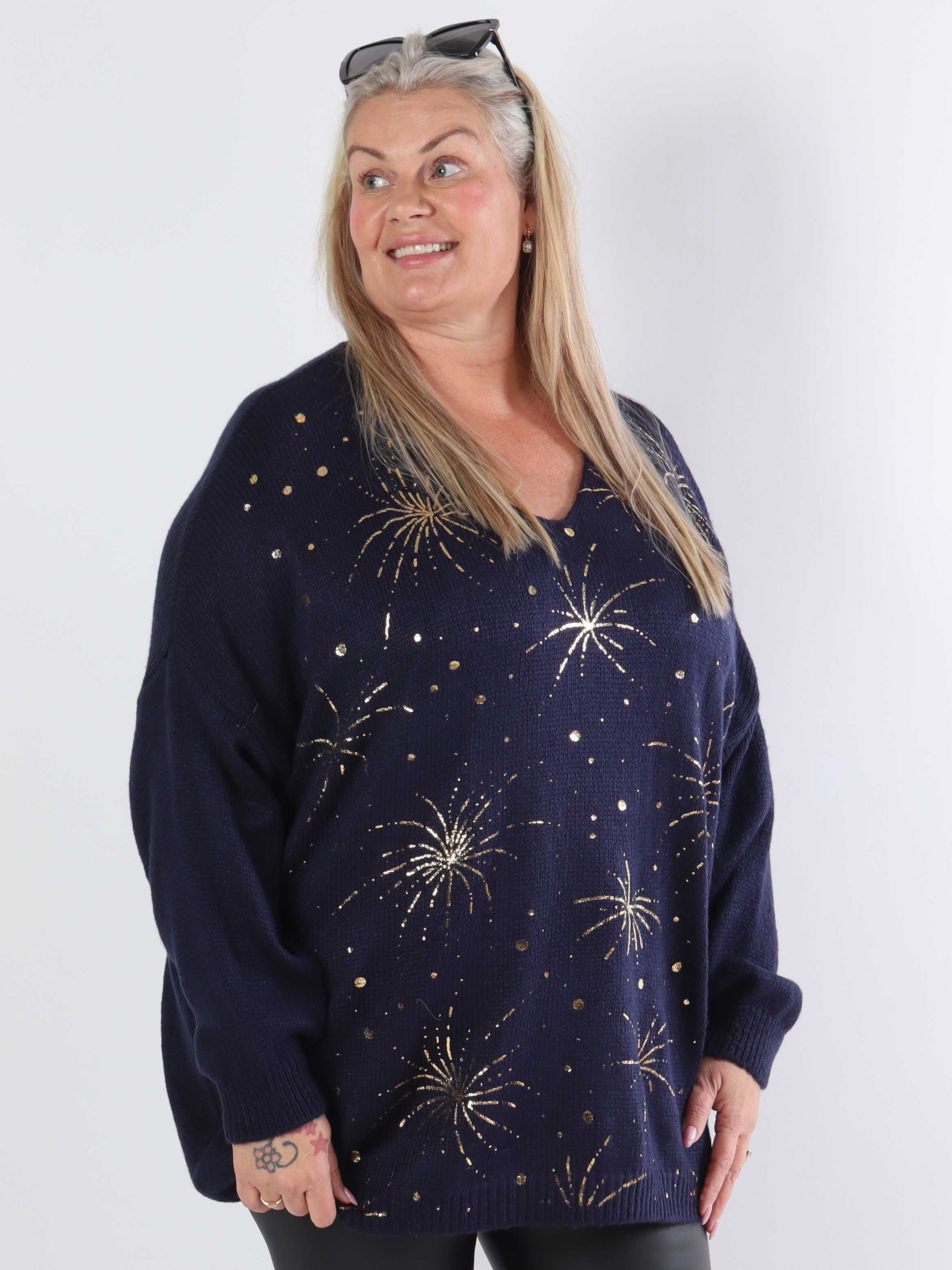 Omaria - Stickad plus size blus med fyrverkerier på